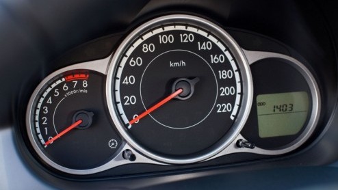 Er zijn van die facelifts waarbij je drie keer moet kijken om te zien wat er anders is. De nieuwe Mazda2 is daar een goed voorbeeld van, want de vernieuwing zit in slechts kleine dingen. Door zijn s