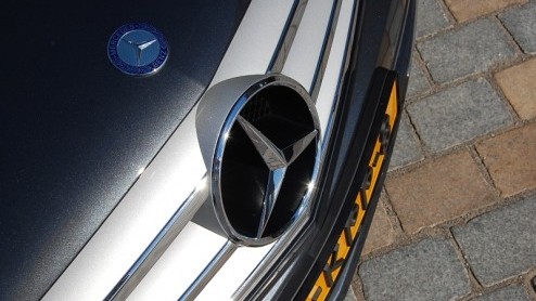 Mercedes-Benz werkt in rap tempo aan het vergroenen van haar modelgamma. Het meest ultieme voorbeeld daarvan is hybridetechniek en een viercilinderdiesel voor de S-Klasse. Ook bij de C-Klasse is er
