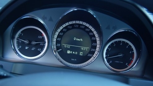 Mercedes-Benz werkt in rap tempo aan het vergroenen van haar modelgamma. Het meest ultieme voorbeeld daarvan is hybridetechniek en een viercilinderdiesel voor de S-Klasse. Ook bij de C-Klasse is er
