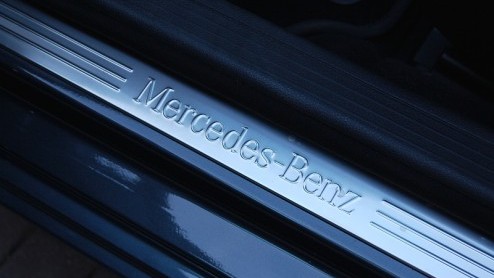 Mercedes-Benz werkt in rap tempo aan het vergroenen van haar modelgamma. Het meest ultieme voorbeeld daarvan is hybridetechniek en een viercilinderdiesel voor de S-Klasse. Ook bij de C-Klasse is er