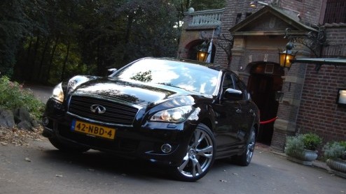 Audi, BMW en Mercedes-Benz, het zijn de top-3 merken die het in Europa voor het zeggen hebben met premium modellen. Lexus probeert er sinds 1990 een stokje tussen te steken en sinds krap twee jaar is