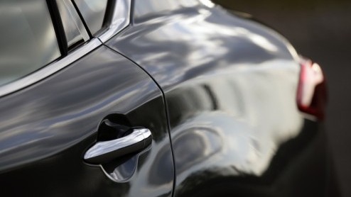 Audi, BMW en Mercedes-Benz, het zijn de top-3 merken die het in Europa voor het zeggen hebben met premium modellen. Lexus probeert er sinds 1990 een stokje tussen te steken en sinds krap twee jaar is
