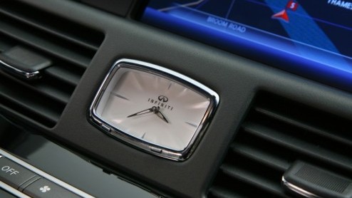Audi, BMW en Mercedes-Benz, het zijn de top-3 merken die het in Europa voor het zeggen hebben met premium modellen. Lexus probeert er sinds 1990 een stokje tussen te steken en sinds krap twee jaar is