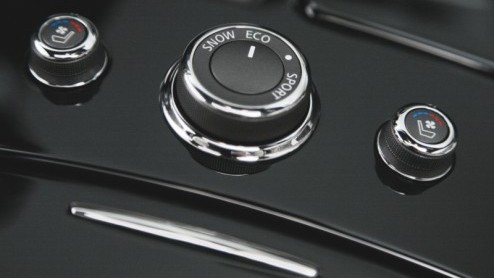 Audi, BMW en Mercedes-Benz, het zijn de top-3 merken die het in Europa voor het zeggen hebben met premium modellen. Lexus probeert er sinds 1990 een stokje tussen te steken en sinds krap twee jaar is