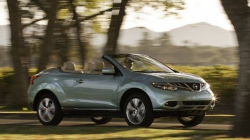 Denken we met een twee of vierdeurs SUV-Coupe wel genoeg varianten op het thema SUV te hebben gehad, komt Nissan doodleuk met de Murano CrossCabriolet! En het blijft niet alleen bij plagerij, want dez