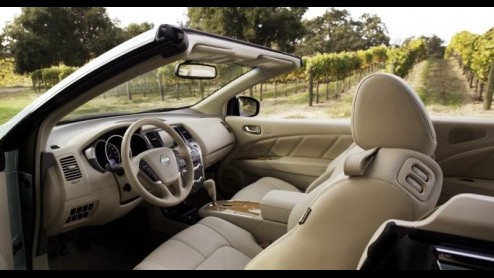 Denken we met een twee of vierdeurs SUV-Coupe wel genoeg varianten op het thema SUV te hebben gehad, komt Nissan doodleuk met de Murano CrossCabriolet! En het blijft niet alleen bij plagerij, want dez