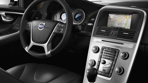 Volvo voegt eind deze maand extra veiligheid toe aan de XC60. In navolging van de S60 is de compacte SUV nu ook te voorzien van voetgangersdetectie met automatische remingreep. Tegelijkertijd doet het