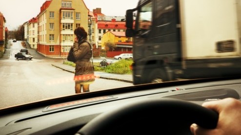 Volvo voegt eind deze maand extra veiligheid toe aan de XC60. In navolging van de S60 is de compacte SUV nu ook te voorzien van voetgangersdetectie met automatische remingreep. Tegelijkertijd doet het