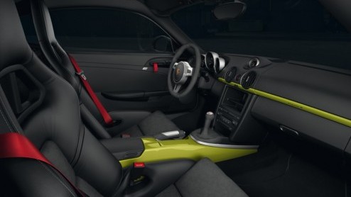 En dit is m dan, het nieuwe Porsche-model met middenmotor: de Porsche Cayman R! De topversie voelt zich op en top sportief en is lichter en sneller dan alle andere Caymans. Vandaag beleeft-ie zijn w