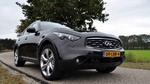 De Infiniti FX-serie is geen onbekend type in ons land. Ook al is het merk pas sinds 2008 officieel actief in Nederland, via grijze import zijn de jaren daarvoor een handvol FX-en naar ons land gehaal