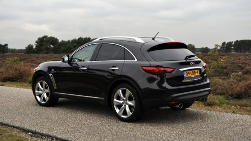 De Infiniti FX-serie is geen onbekend type in ons land. Ook al is het merk pas sinds 2008 officieel actief in Nederland, via grijze import zijn de jaren daarvoor een handvol FX-en naar ons land gehaal