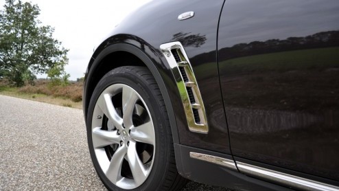 De Infiniti FX-serie is geen onbekend type in ons land. Ook al is het merk pas sinds 2008 officieel actief in Nederland, via grijze import zijn de jaren daarvoor een handvol FX-en naar ons land gehaal