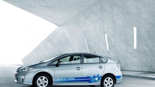In 2012 zet Toyota grote stappen met nieuwe 11 hybridemodellen. Een daarvan verbruikt onder de Japanse norm slechts 1 op 40. Verder rijdt dan zowel een volwaardige plug-in hybride als een compleet ele