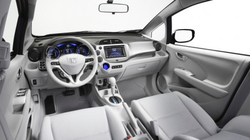 Na de Honda Jazz Hybrid pakken de Japanners vrijwel meteen door. Op de Autoshow van Los Angeles is het doek gegaan van de elektrisch aangedreven Jazz, die daar als Fit EV is gepresenteerd. Ook een pla