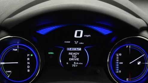 Na de Honda Jazz Hybrid pakken de Japanners vrijwel meteen door. Op de Autoshow van Los Angeles is het doek gegaan van de elektrisch aangedreven Jazz, die daar als Fit EV is gepresenteerd. Ook een pla