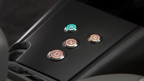 Toyota plaagde ons al met enkele detailbeelden van hun elektrische RAV4. Nu de RAV4 EV Concept is onthuld kunnen we er meer over vertellen. Bijvoorbeeld dat de Japanners er 35 bouwen om er praktijktes