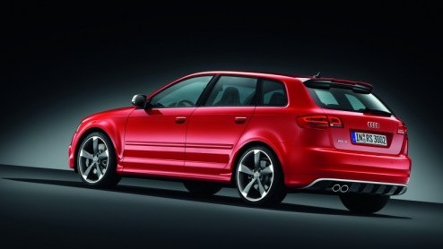 Het zat er natuurlijk aan te komen. Na spyshots en geruchten uit de wandelgangen bleek Audi nog niet te zijn uitgekeken op de A3-modelserie. De eveneens niet misselijke S3 moest een nog veel potenter