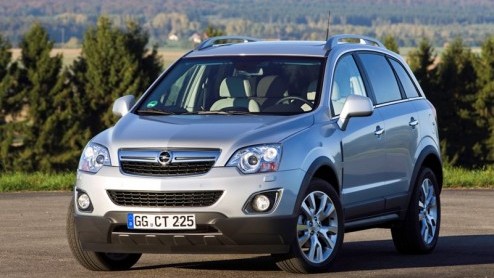 Na het vernieuwen van de Chevrolet Captiva kan familiegenoot Opel Antara niet achterblijven. De Duitsers hebben hun familie-SUV een behandeling tegen de tand des tijds gegeven, met niet alleen een bij