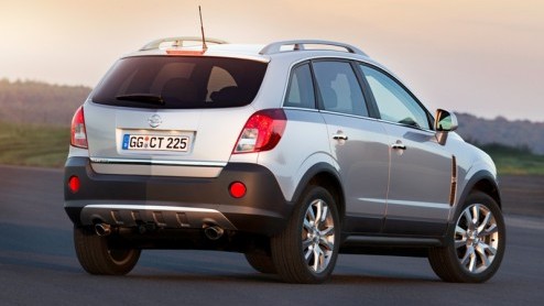 Na het vernieuwen van de Chevrolet Captiva kan familiegenoot Opel Antara niet achterblijven. De Duitsers hebben hun familie-SUV een behandeling tegen de tand des tijds gegeven, met niet alleen een bij