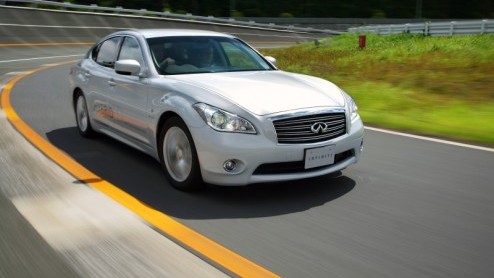 Infiniti introduceert over zes maanden hun eerste hybridemodel, de M35h. Het vlaggenschip krijgt de beschikking over een benzine-V6 met elektromotor en wordt daarmee direct de meest zuinige Infiniti.