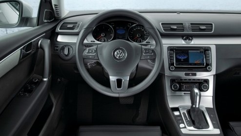 Eind deze week is het al zover. Dan staat de vernieuwde Passat in de Nederlandse showrooms. Daarbij leggen zijn uitgebreide facelift, opgewaardeerde interieur en zuiniger motoren het zakelijke succesn