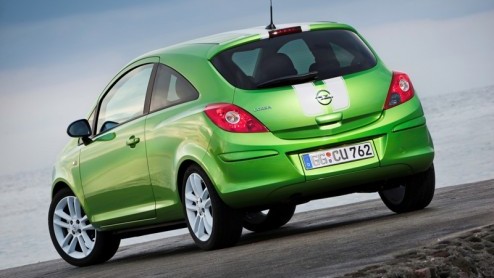 En dan nu officieel: de vernieuwde Opel Corsa. Na onderhuids en technisch bijschaven het afgelopen jaar is het vanaf volgend jaar tijd voor een nieuwe uitstraling. Opel geeft de Corsa een frisse neus