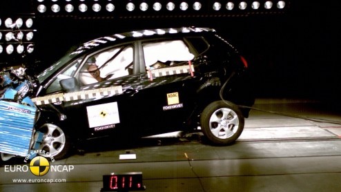 Kia kan in de handen wrijven. De twee nieuwe modellen uit de familie  Sportage en Venga  hebben inmiddels de EuroNCAP botsproef ondergaan. En daar blijken ze voorbeeldig uit de bus te komen want bei