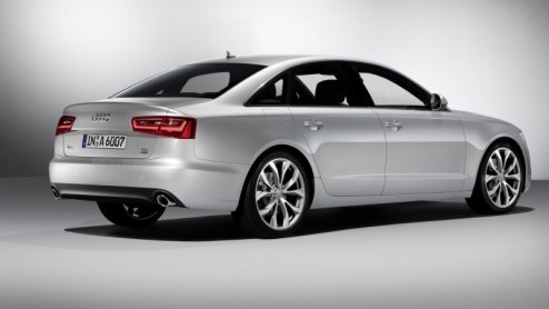 En dan nu officieel met alle details; de nieuwe Audi A6! De zakelijke Duitser is in topvorm met tal de nieuwste handige en veilige innovaties, efficinte motoren met zelfs een hybrideversie en een str