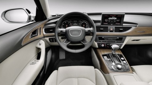 En dan nu officieel met alle details; de nieuwe Audi A6! De zakelijke Duitser is in topvorm met tal de nieuwste handige en veilige innovaties, efficinte motoren met zelfs een hybrideversie en een str