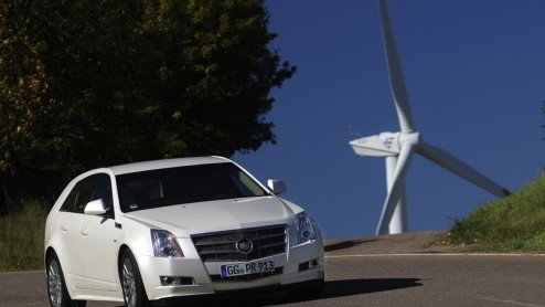 Als alternatief voor de overwegend Duitse gevestigde orde, zoals de BMW 5-serie Touring, Audi A6 Avant of Mercedes E-klasse Estate biedt Cadillac in deze klasse sinds kort de CTS Wagon. Een opvallende