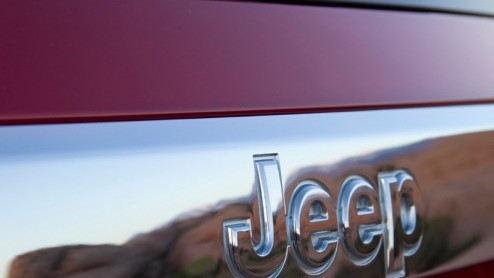 Begin januari staat de compleet nieuwe Jeep Grand Cherokee bij de dealers. De vormgeving evolueerde, onderhuids vond een heuse revolutie plaats met nieuwe aandrijflijnen en een onafhankelijke wielopha