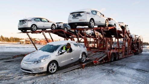 In Amerika is Chevrolet begonnen met de uitlevering van de elektrische Volt. De eerste 160 exemplaren hebben de fabriek in Detroit verlaten en zijn bestemd voor klanten Californi, Texas, Washington D
