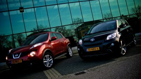 Iedereen treedt wel eens buiten het boekje, zo ook Nissan en Toyota. Beide merken hebben ieder hun staaltje out of the box-denken in het modelgamma opgenomen. Voor zowel de nieuwe rebelse Juke als op