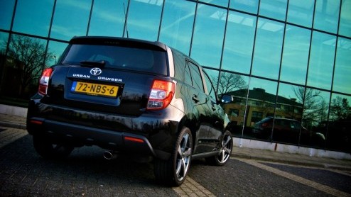 Iedereen treedt wel eens buiten het boekje, zo ook Nissan en Toyota. Beide merken hebben ieder hun staaltje out of the box-denken in het modelgamma opgenomen. Voor zowel de nieuwe rebelse Juke als op