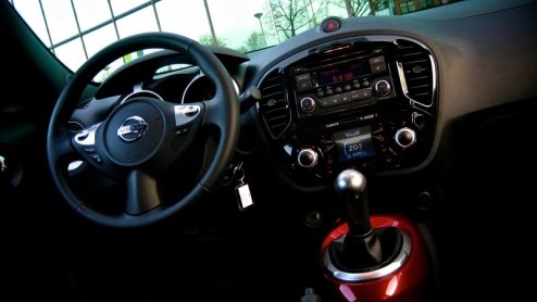Iedereen treedt wel eens buiten het boekje, zo ook Nissan en Toyota. Beide merken hebben ieder hun staaltje out of the box-denken in het modelgamma opgenomen. Voor zowel de nieuwe rebelse Juke als op