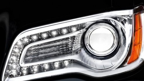 Het is nu officieel; de nieuwe Chrysler 300 is een feit. De Amerikaanse sedan grondig opgefrist het jaar 2011 in met meer glansrijke presentatie en een gerestyled interieur.