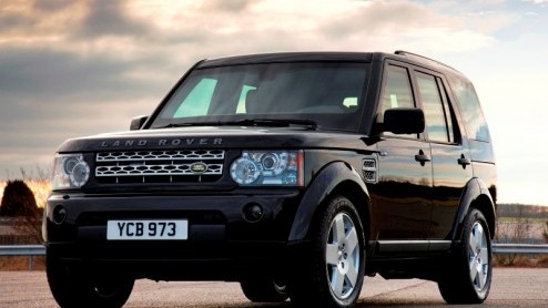 Zorgvuldig beschermd en vrijwel overal uit de voeten willen kunnen? Dan is de nieuwe Land Rover Discovery 4 Armoured een geschikte kandidaat. De onverzettelijke Brit profiteert van discrete bepantseri