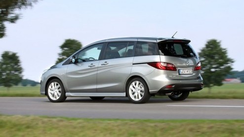 In het leveringsprogramma van de Mazda5 leek een automaatversie aan onze neus voorbij te gaan. De dieselversie werd vanaf de introductie al wel aangekondigd, maar over een benzinevariant met automatis
