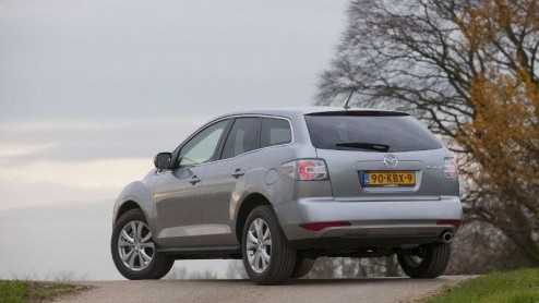 Soms zit het mee...en soms niet. Mazda moet naar aanleiding van de nieuwe (BPM-)belastingregels de prijzen van modellen aanpassen. Vrijwel alle modellen stijgen slechts fractioneel in prijs, maar er z