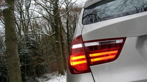 De BMW X3 is back in business. Niet dat de eerste generatie met 38% verkoopaandeel in de X-familie een ondergesneeuwd bestaan heeft geleid, maar nu de concurrentie verder is toegenomen en 'een maatje