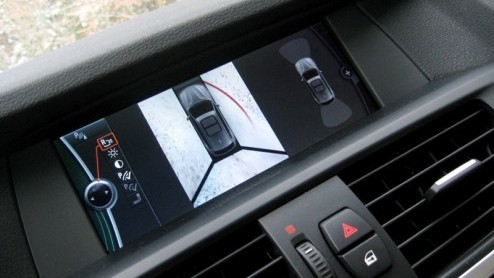 De BMW X3 is back in business. Niet dat de eerste generatie met 38% verkoopaandeel in de X-familie een ondergesneeuwd bestaan heeft geleid, maar nu de concurrentie verder is toegenomen en 'een maatje