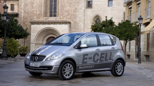 De auto van de toekomst rijdt waarschijnlijk niet op benzine of diesel. Mercedes-Benz werkt daarom hard aan de ontwikkeling van elektrische autos. Inmiddels hebben de Duitsers een aantal modellen up