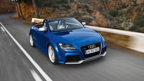 In Duitsland weten ze al even niet beter, maar nu is dan ook Nederland aan de beurt. Audi levert de TT RS voortaan ook met S tronic. Het regelrechte topmodel met vijfcilinder turbomotor krijgt de geav
