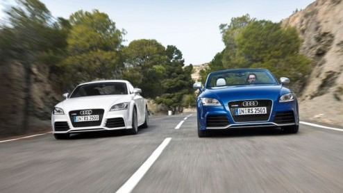In Duitsland weten ze al even niet beter, maar nu is dan ook Nederland aan de beurt. Audi levert de TT RS voortaan ook met S tronic. Het regelrechte topmodel met vijfcilinder turbomotor krijgt de geav