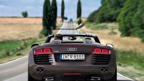 Wie in de markt is voor een Audi R8 zal de prijs waarschijnlijk niet zo belangrijk vinden, maar voor de volledigheid maakt Audi bekend wat de R8 Spyder met 4.2 FSI V8 moet gaan kosten; 193.270 euro. D