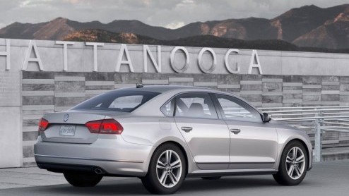 Volkswagen heeft het doek in Amerika verwijderd van de nieuwe 'Midsize Sedan' en die noemen ze...Passat! Zoals verwacht wijkt deze Amerikaanse Duitser duidelijk af van onze eigen Passat en is ook grot
