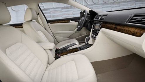 Volkswagen heeft het doek in Amerika verwijderd van de nieuwe 'Midsize Sedan' en die noemen ze...Passat! Zoals verwacht wijkt deze Amerikaanse Duitser duidelijk af van onze eigen Passat en is ook grot