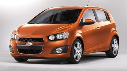 In Europa hebben we al kennis kunnen maken met de nieuwe Chevrolet Aveo. Voor de Amerikanen debuteert de compacte Chevy als 'Sonic' op de Autoshow in Detroit. Daar kunnen we naast de vijfdeurs hatchba