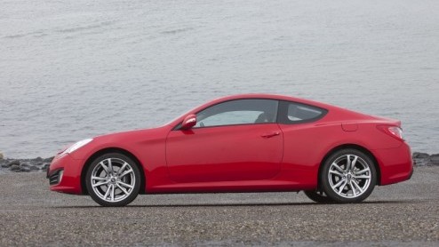 Gisteren hebben we voor het eerst 'dynamisch' kunnen kennismaken met de nieuwe Hyundai Genesis Coup. En hoe; de importeur regelde het ANWB test- en trainingscentrum en de RDW-baan als 'speelveld'. On