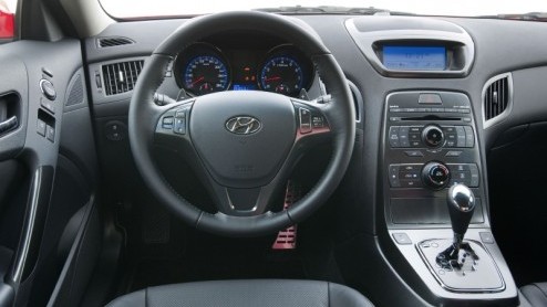 Gisteren hebben we voor het eerst 'dynamisch' kunnen kennismaken met de nieuwe Hyundai Genesis Coup. En hoe; de importeur regelde het ANWB test- en trainingscentrum en de RDW-baan als 'speelveld'. On